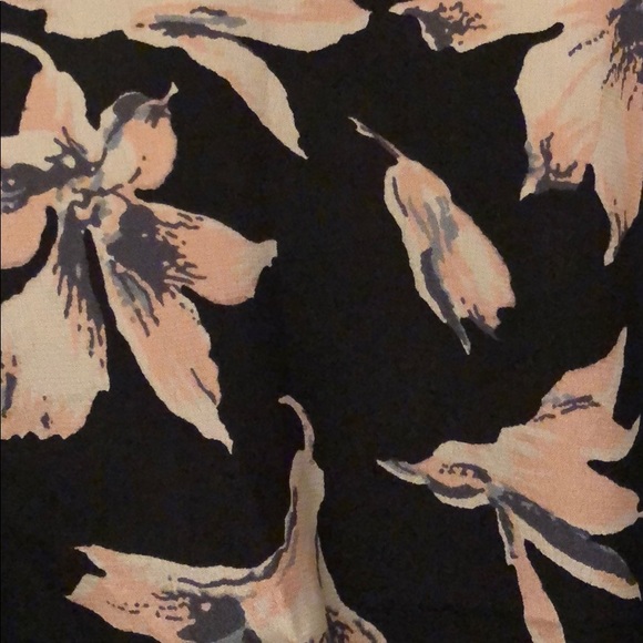 Madewell Silk Button-Back Tie Tee in White Orchard - Picture 6 of 6